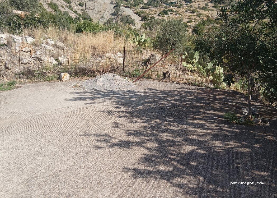(74056) Melambes - Unnamed Road — foto