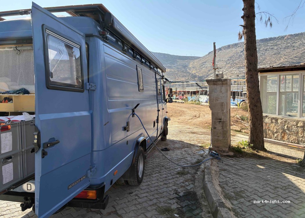 (63950) Halfeti - Unnamed Road — foto