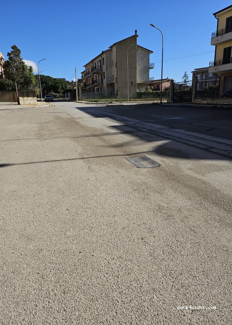 (93013) Mazzarino - Via Autonomia Siciliana — foto 2