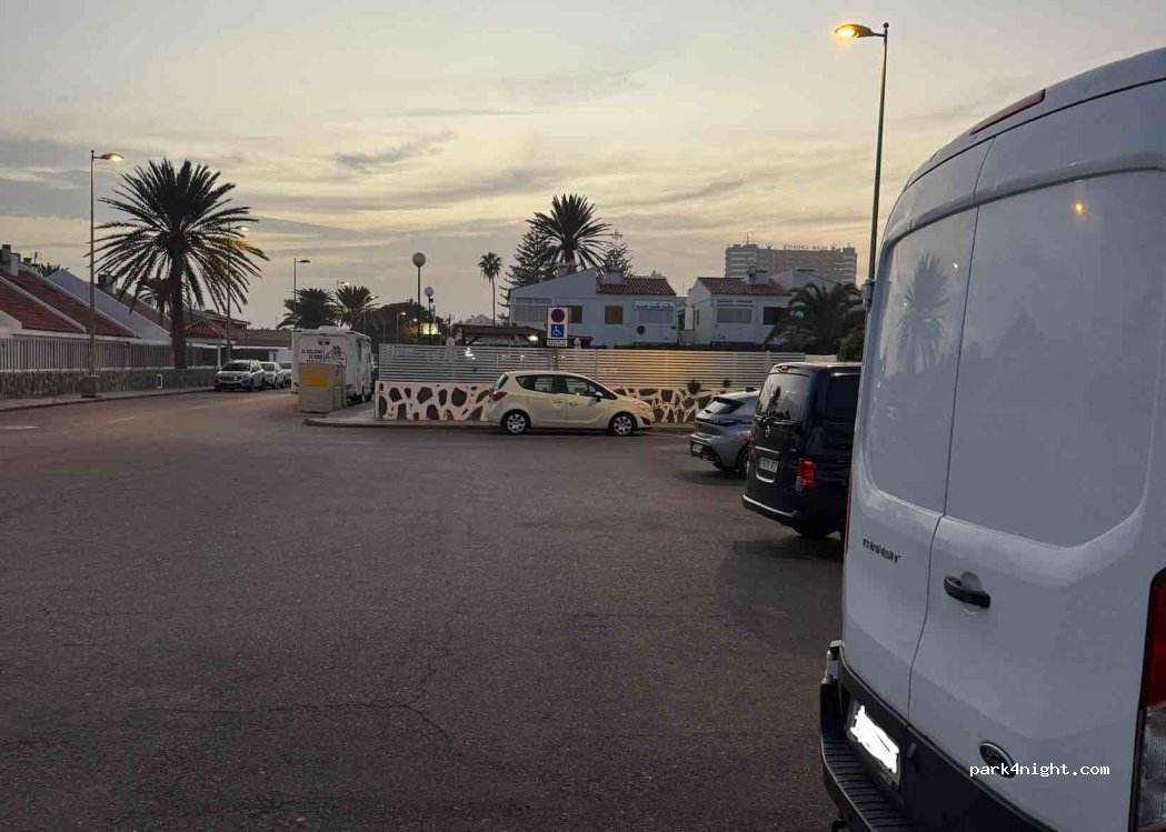 (35100) San Bartolomé de Tirajana - Calle Hamburgo — foto 2
