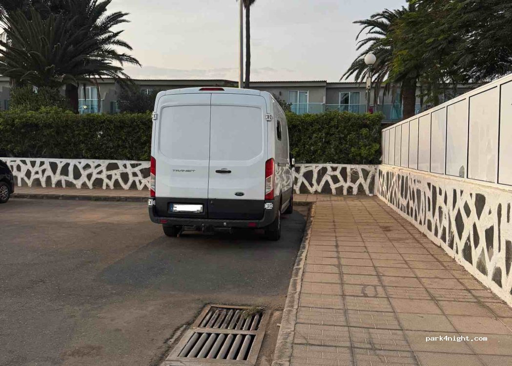 (35100) San Bartolomé de Tirajana - Calle Hamburgo — foto 3
