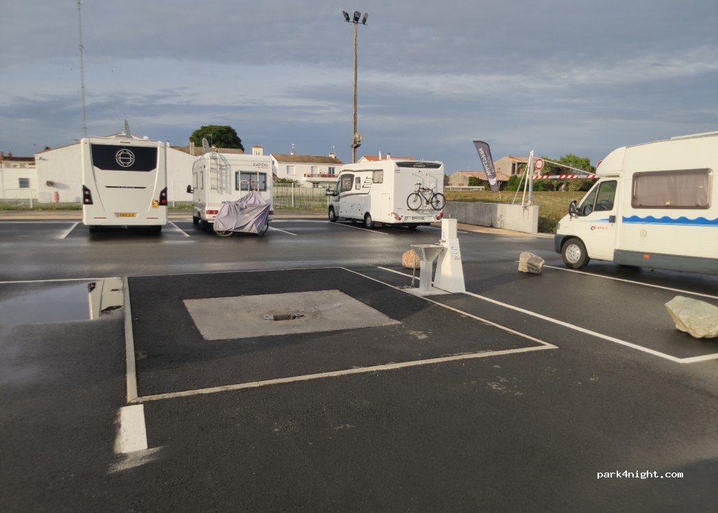 (85460) L'Aiguillon-sur-Mer - 6-14 Avenue Amiral Courbet — foto 2