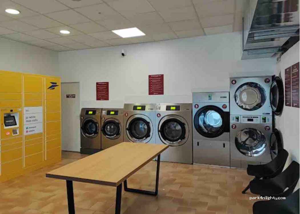 (64120) Saint-Palais - Avenue de Garris — foto 3
