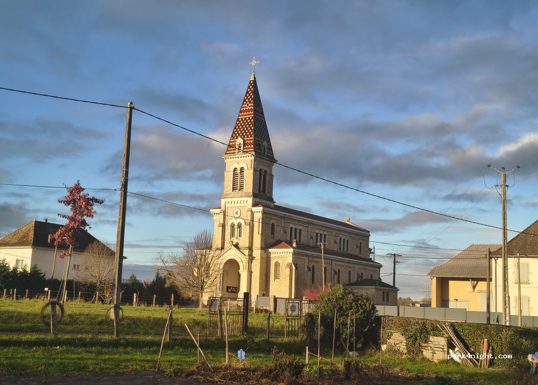 (38110) Faverges-de-la-Tour - Place des Anciens Combattants — foto 3