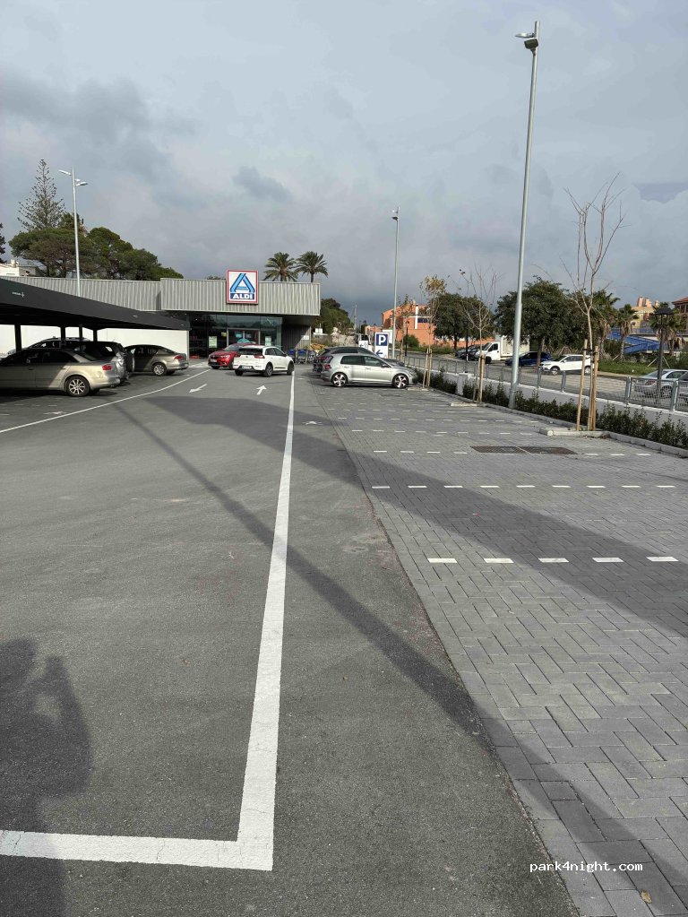 (29693) Estepona - C. Segismundo Moret — foto 2