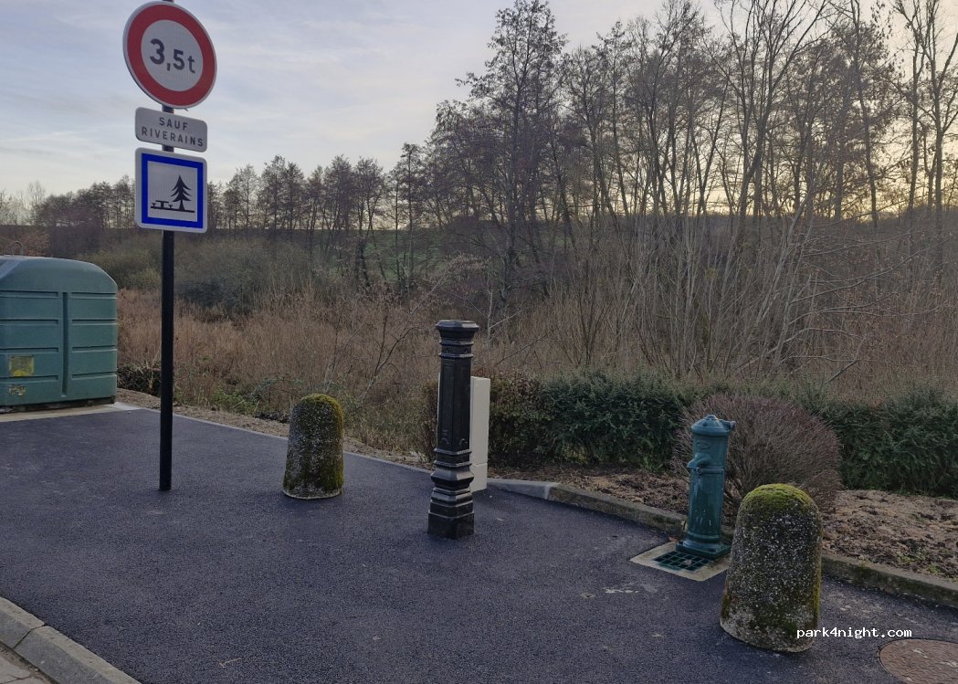 (51340) Trois-Fontaines-l'Abbaye - Allée des Tilleuls — foto 3