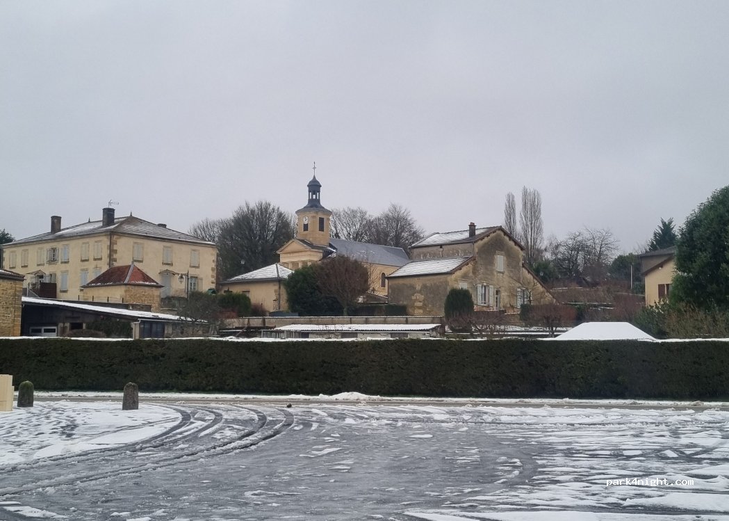 (51340) Trois-Fontaines-l'Abbaye - Allée des Tilleuls — foto 4