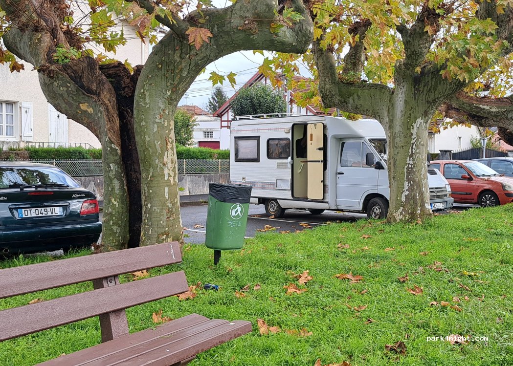 (64400) Oloron-Sainte-Marie - Avenue du 14 Juillet — foto