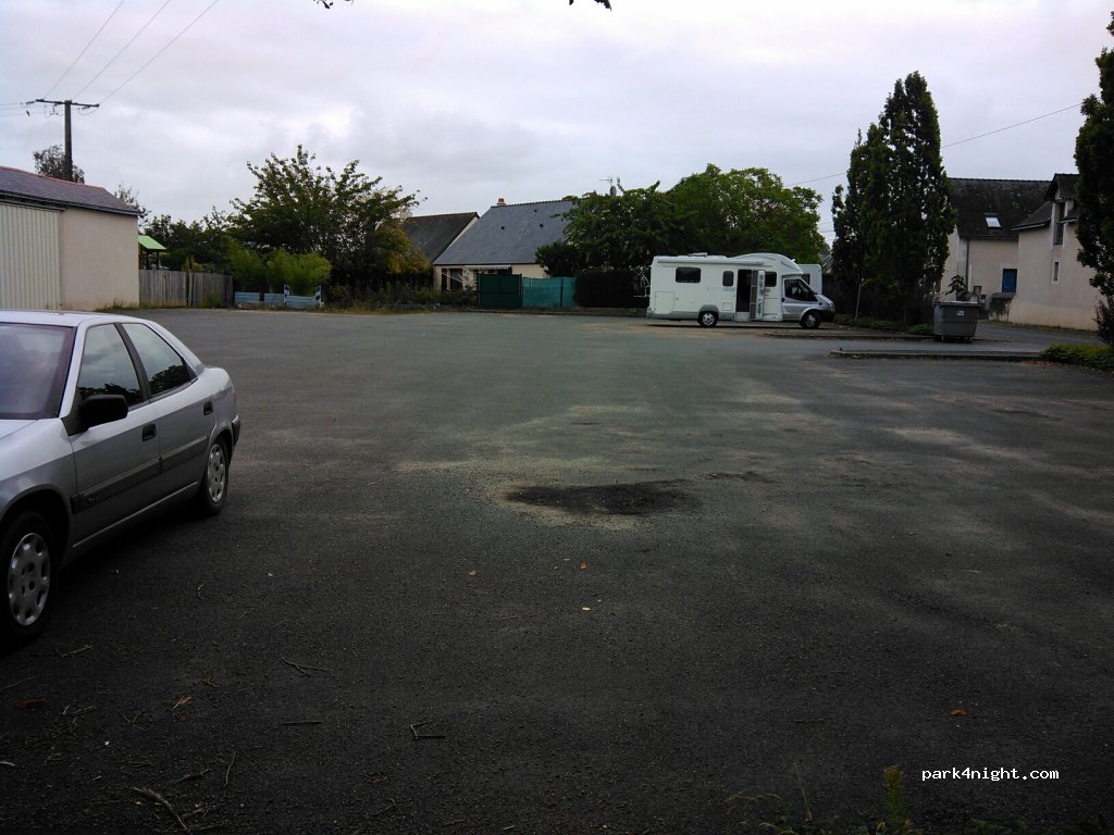 (49250) Saint-Rémy-la-Varenne - 1 Rue du Petit Parc — foto