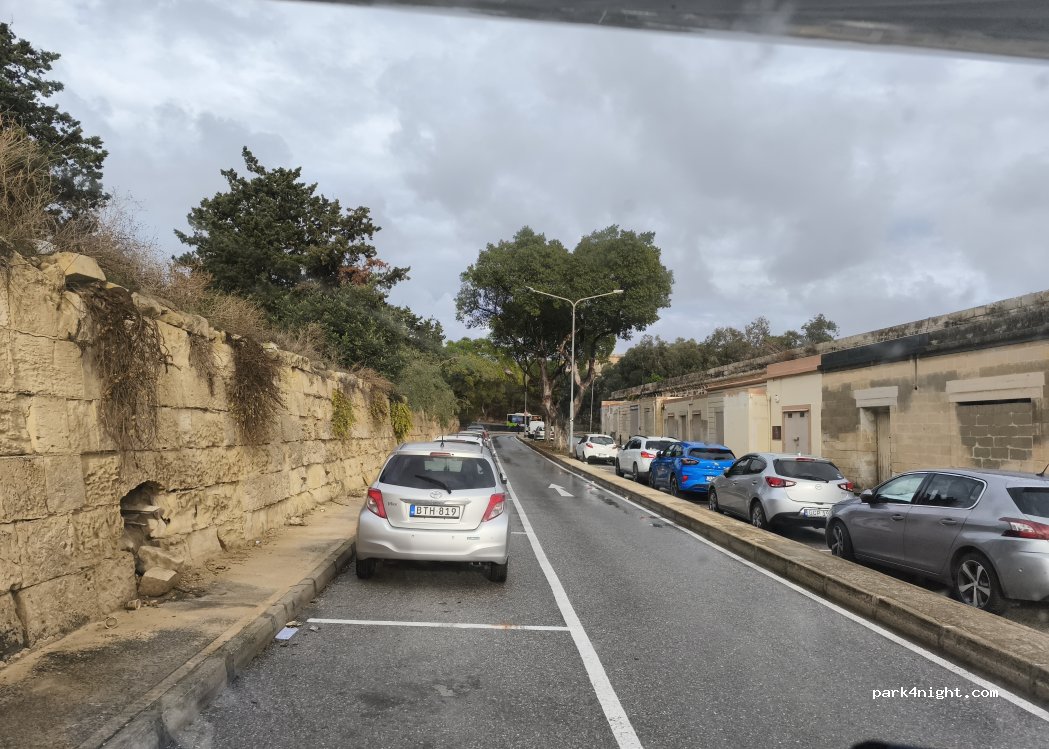 (1230) Floriana - Unnamed Road — foto