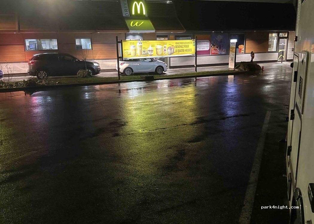 (73200) Gilly-sur-Isère - Centre commercial Casino — foto