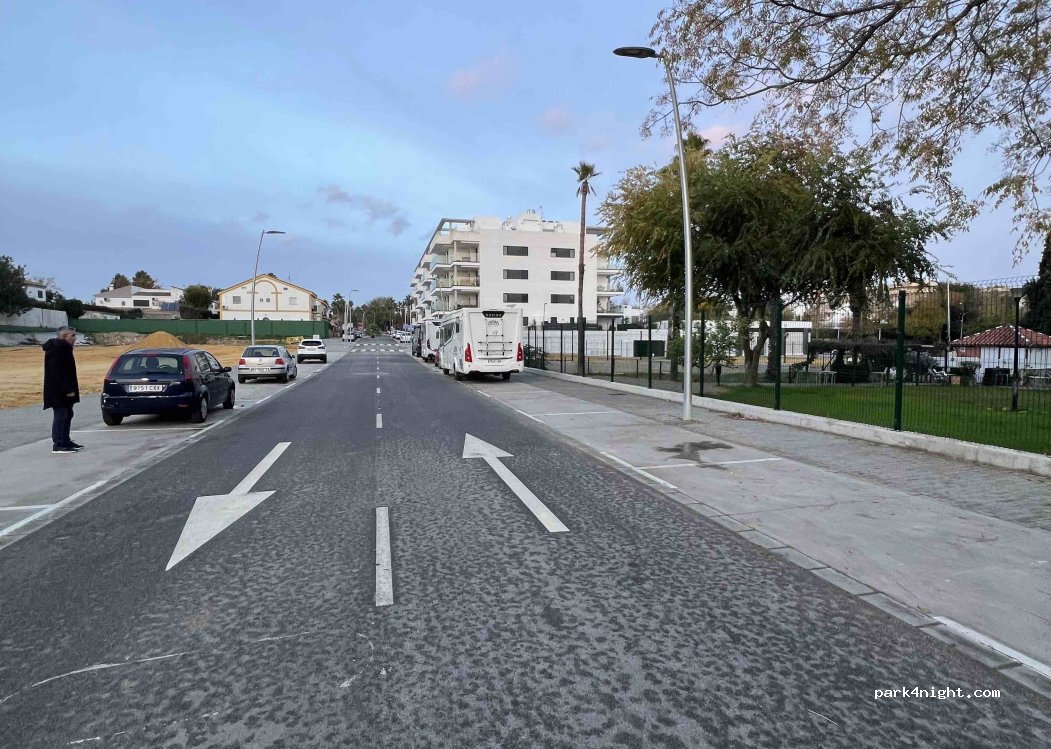 (41940) Tomares - Calle Ricardo Torres Bombita — foto 4