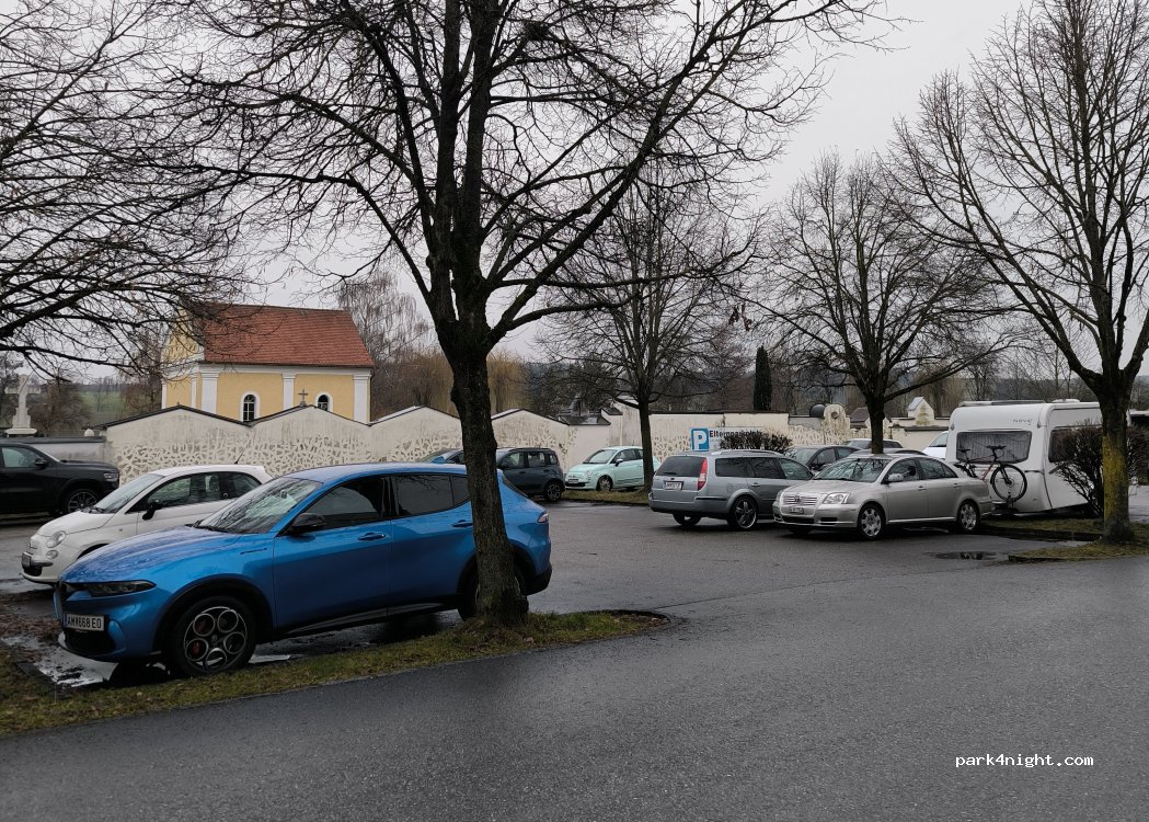 (4300) Gemeinde Sankt Valentin - Zellerstraße — foto