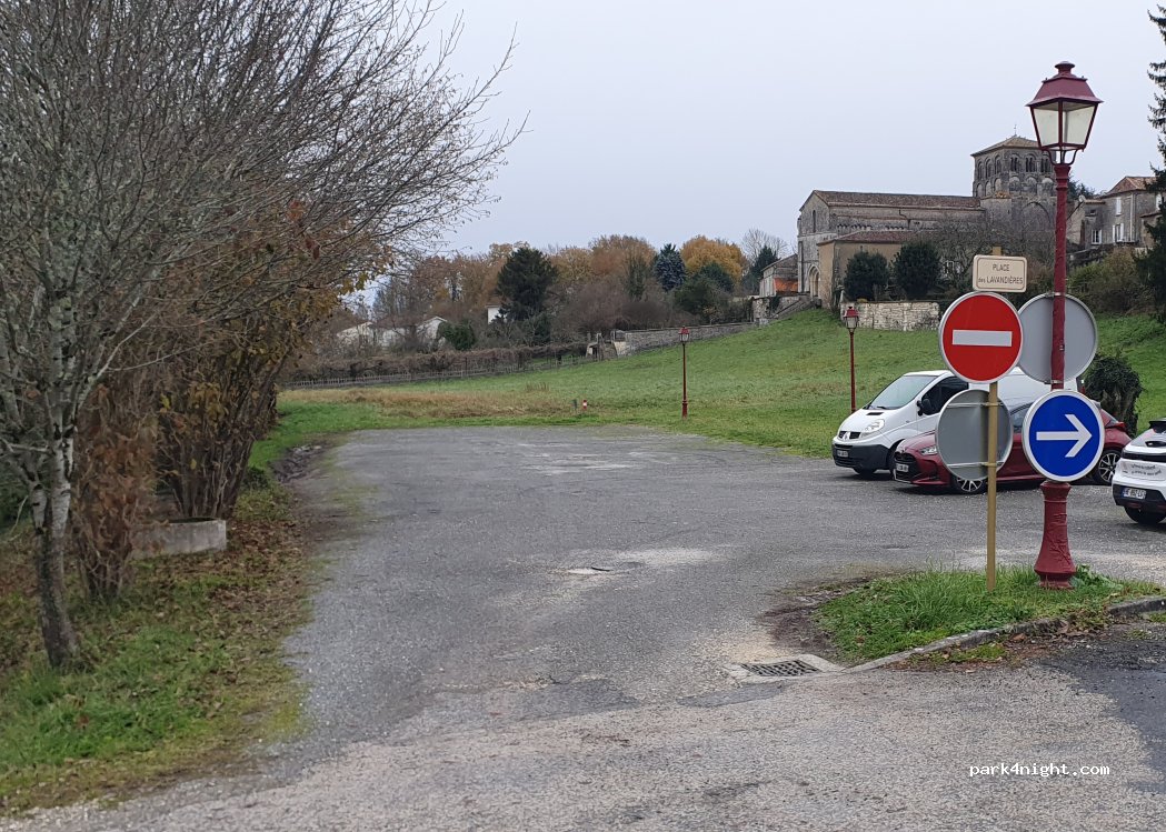 (16410) Dignac - Rue du Lavoir — foto 2