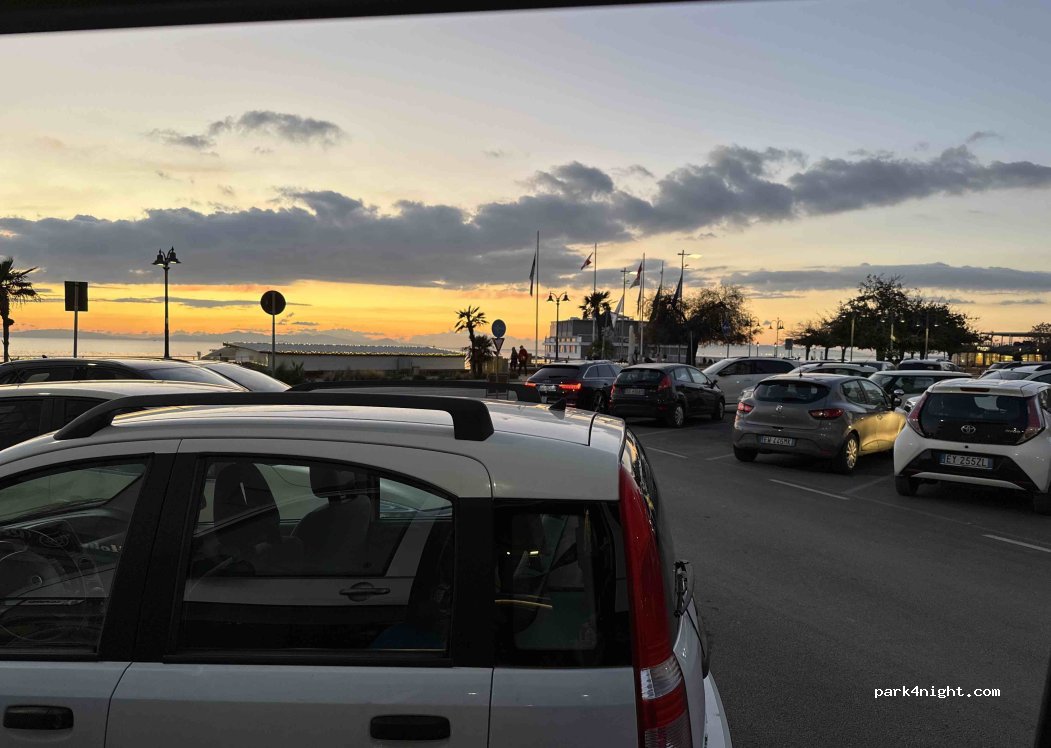 (58022) Follonica - Piazza 25 Aprile — foto