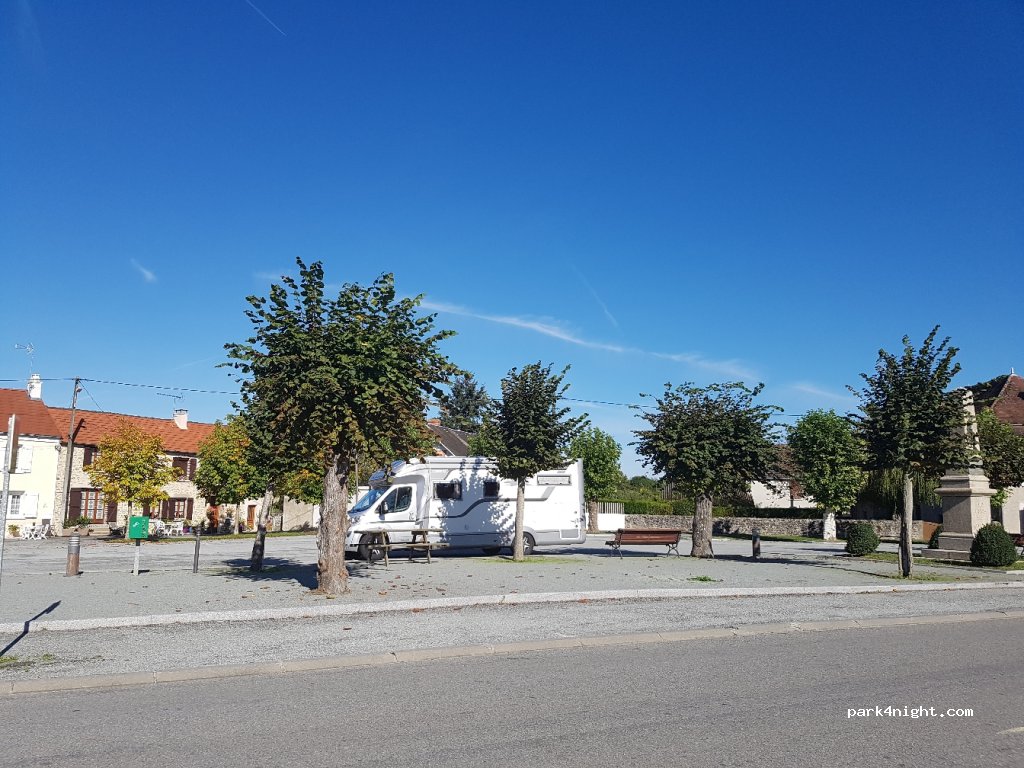 (87190) Saint-Léger-Magnazeix - 12 Le Bourg — foto