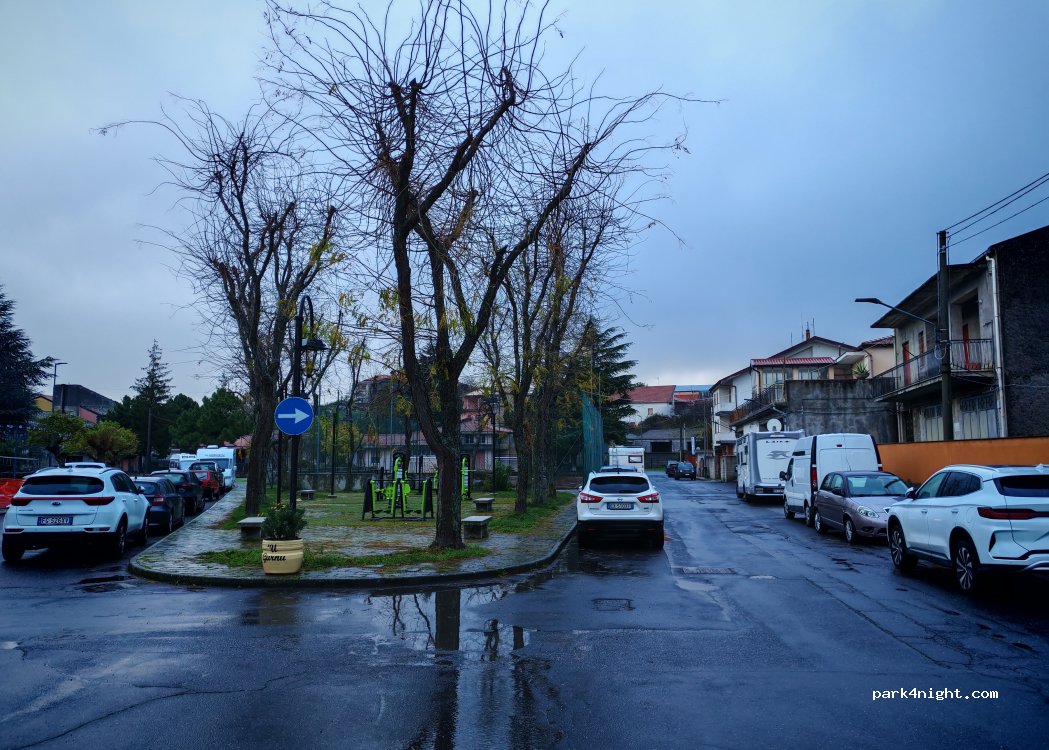 (98030) Santa Domenica Vittoria - Via della Vittoria — foto
