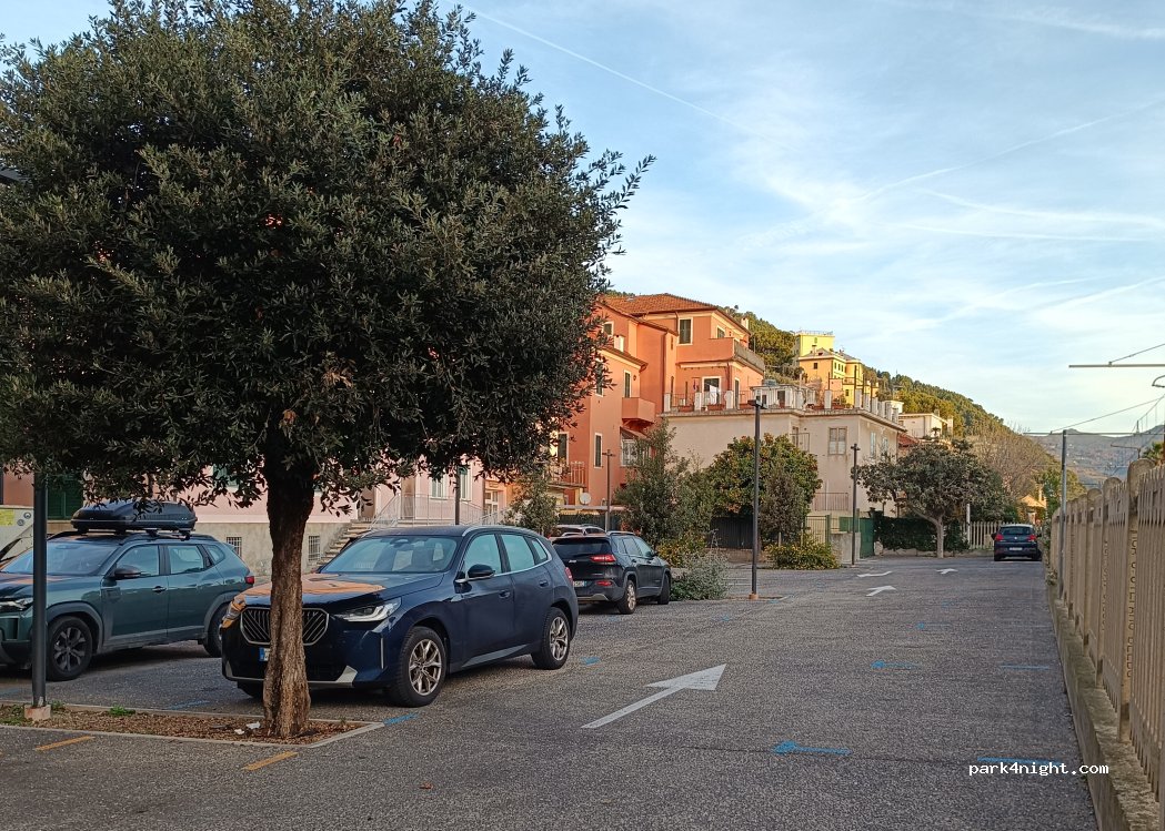 (17053) Laigueglia - Via San Giovanni Bosco — foto