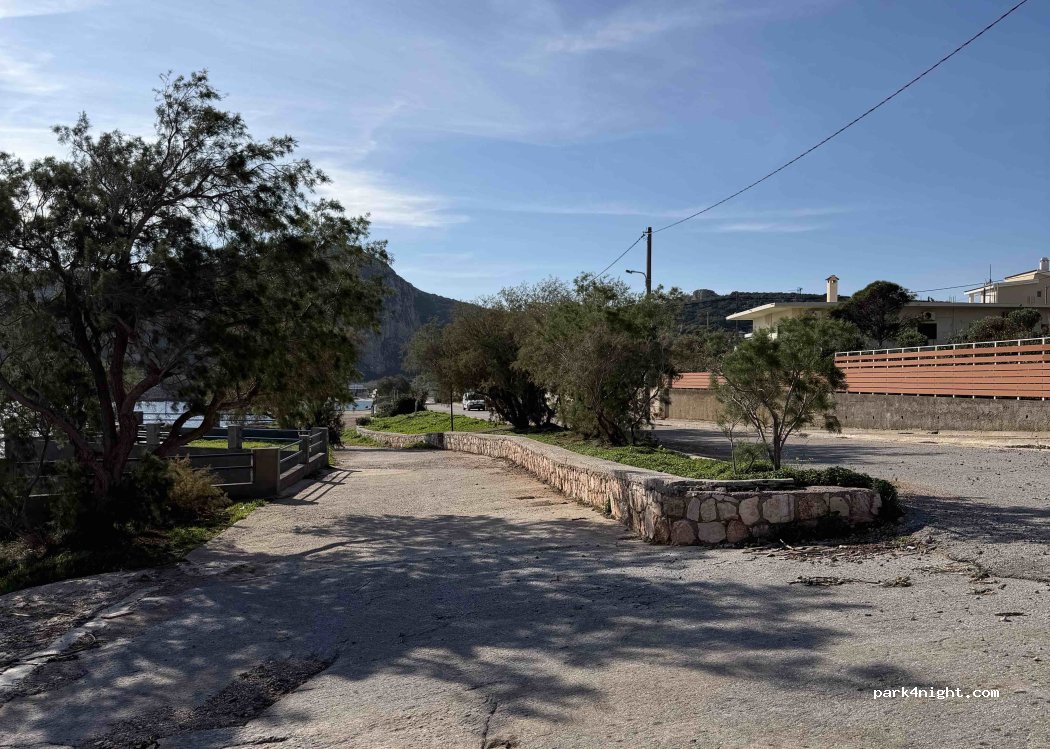 (19001) Kaki Thalassa - Unnamed Road — foto 4