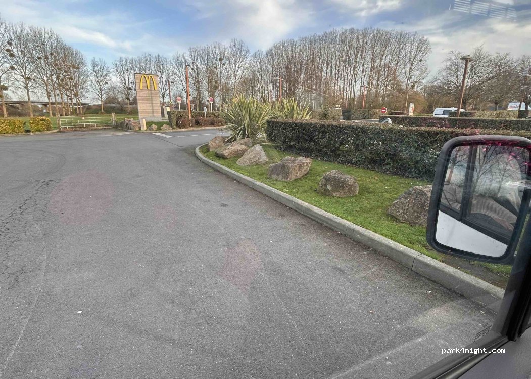 (50170) Pontorson - Unnamed Road — foto