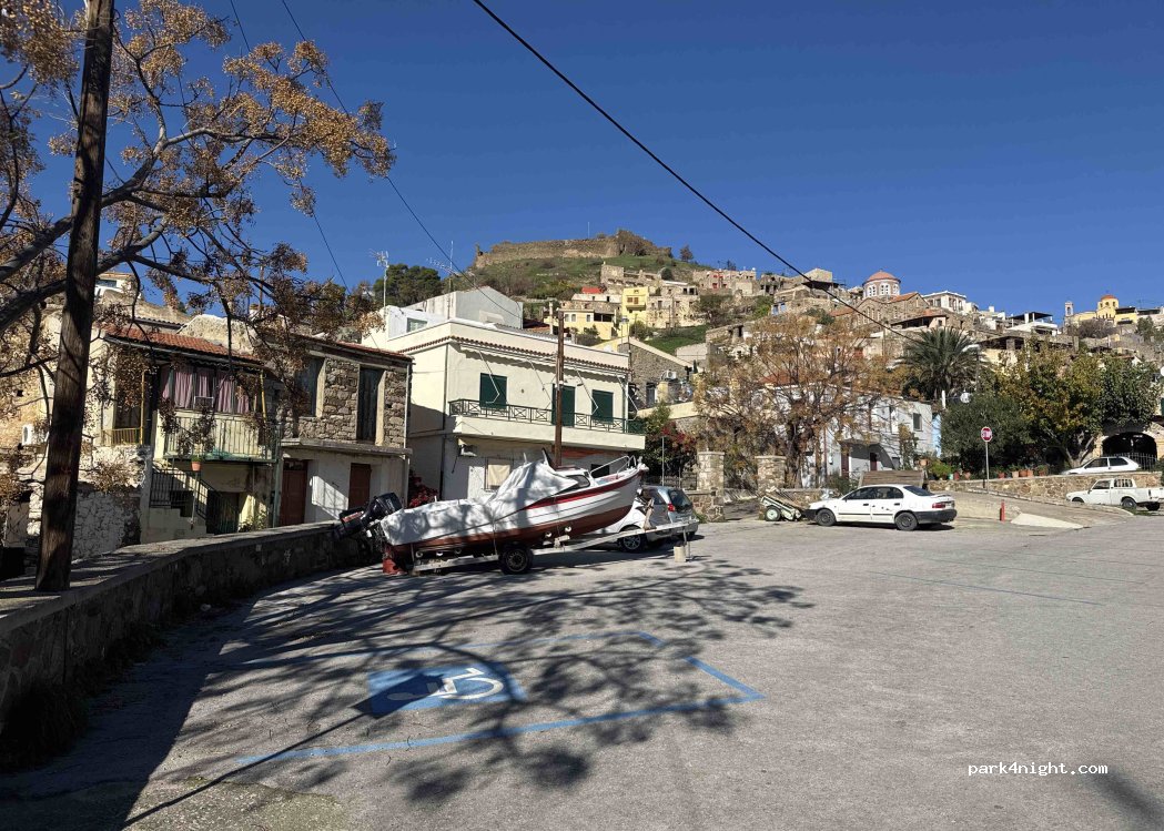 (82103) Volissos - Unnamed Road — foto