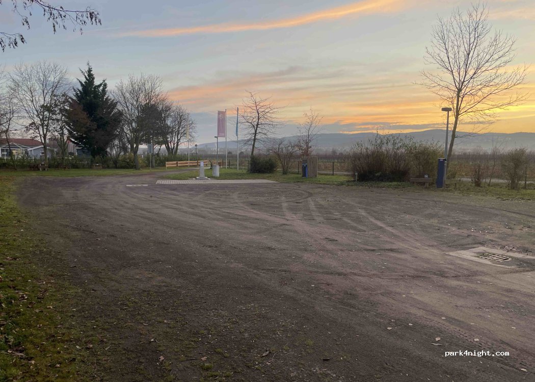Wohnmobilstellplatz Knaus-Reisemobilhafen — foto 2