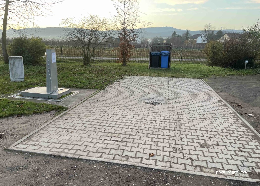 Wohnmobilstellplatz Knaus-Reisemobilhafen — foto 3