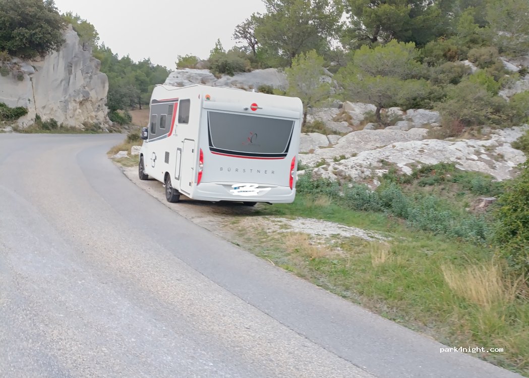 (13520) Les Baux-de-Provence - D 27 — foto