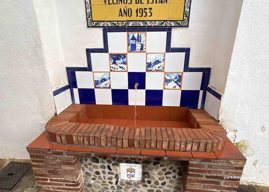 () Istán - Calle Río — foto