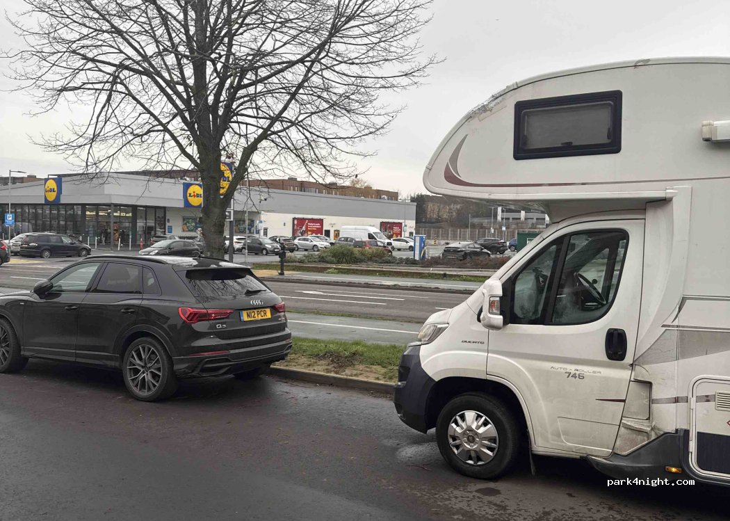 (WD6 5NN) Hertsmere - Elstree Way — foto