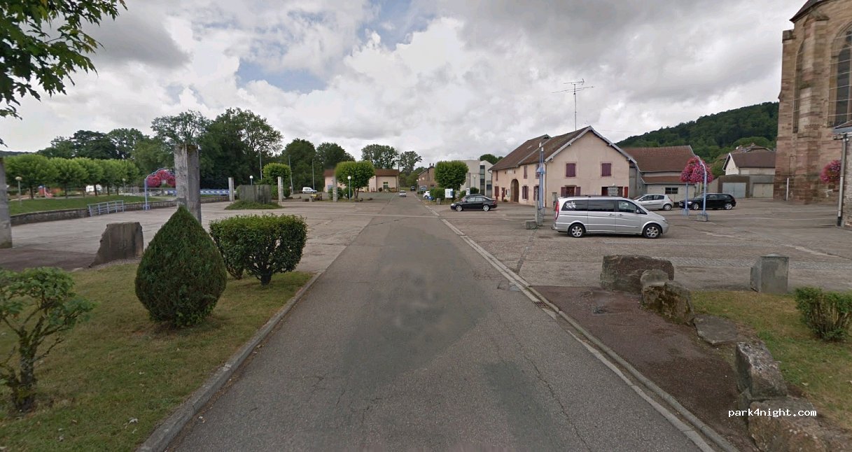 (70250) Ronchamp - 1 Place du 14 Juillet — foto