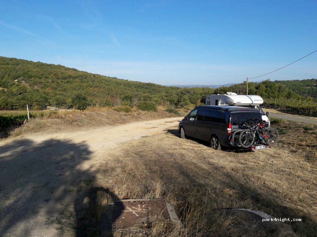 (84400) Castellet - D223 — foto
