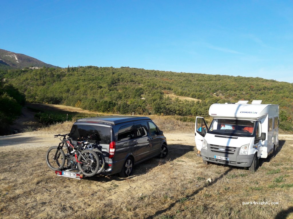 (84400) Castellet - D223 — foto 2