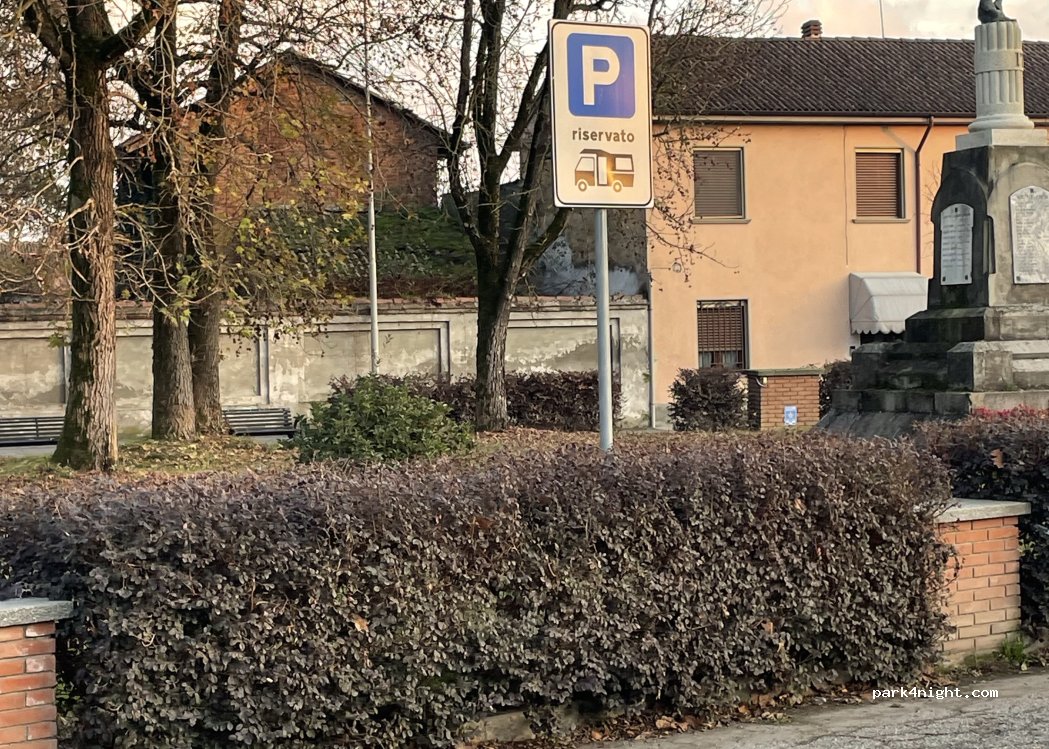 (27020) San Giorgio di Lomellina - Piazza IV Novembre — foto