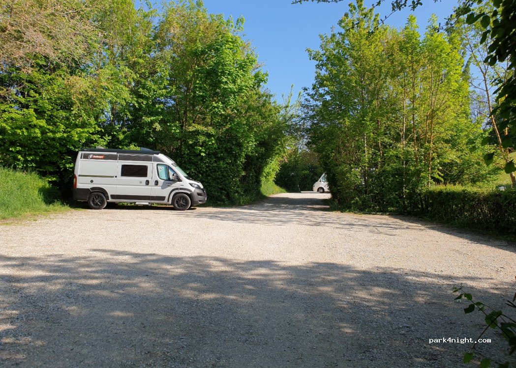 (01800) Pérouges - 52 Route de la Cité — foto