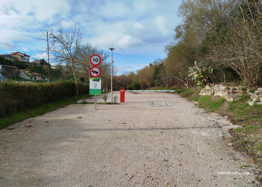 Área de autocaravanas Tinamayor — foto