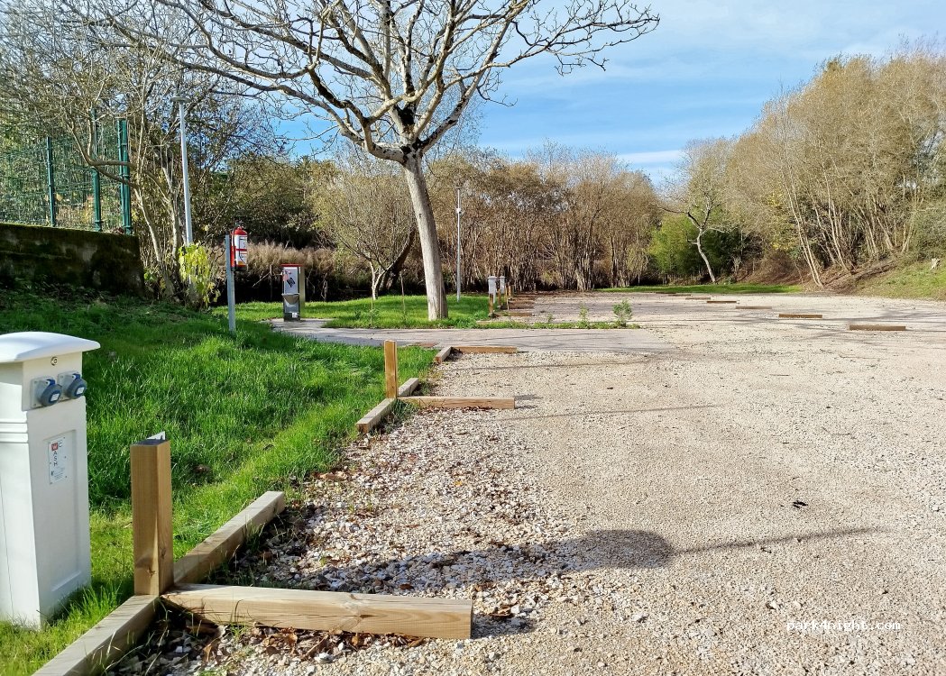 Área de autocaravanas Tinamayor — foto 2