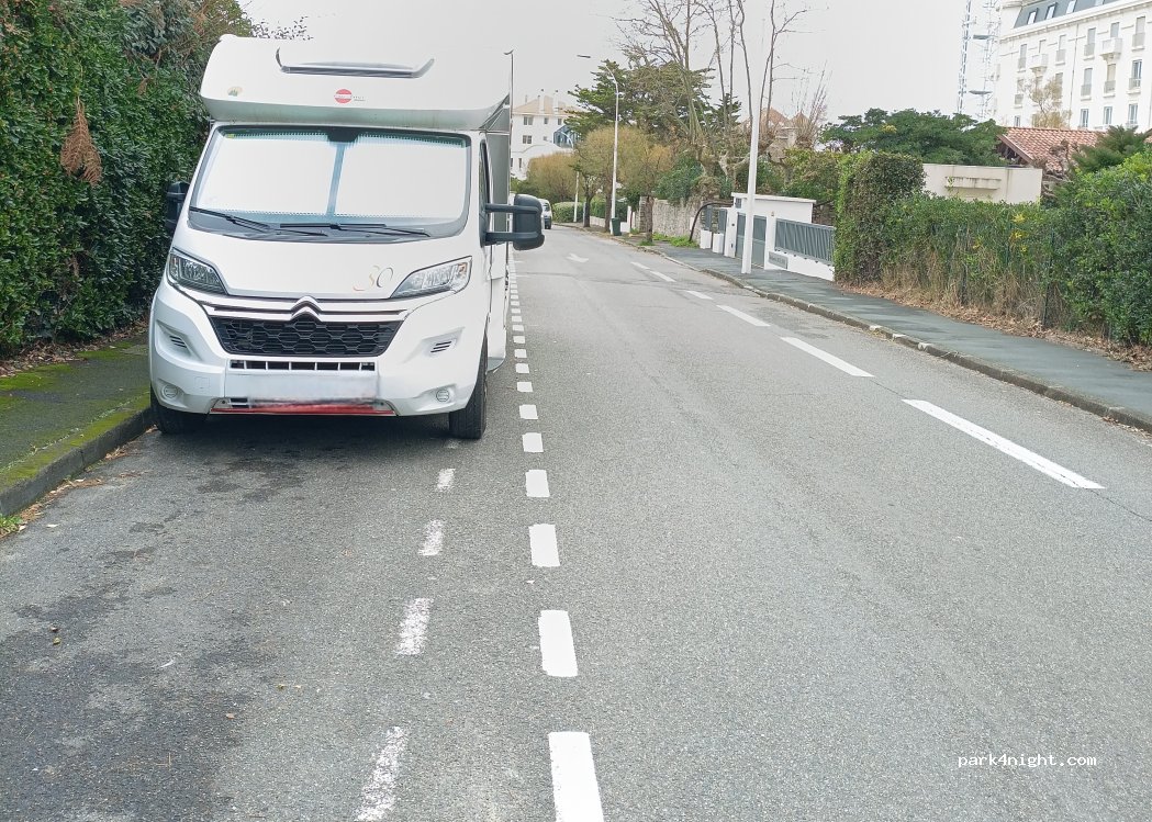 (64200) Biarritz - Avenue Alphonse XIII — foto 2