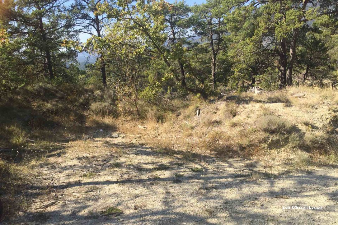 (84750) Caseneuve - Unnamed Road — foto