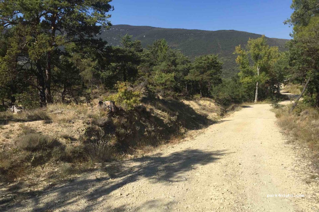 (84750) Caseneuve - Unnamed Road — foto 2