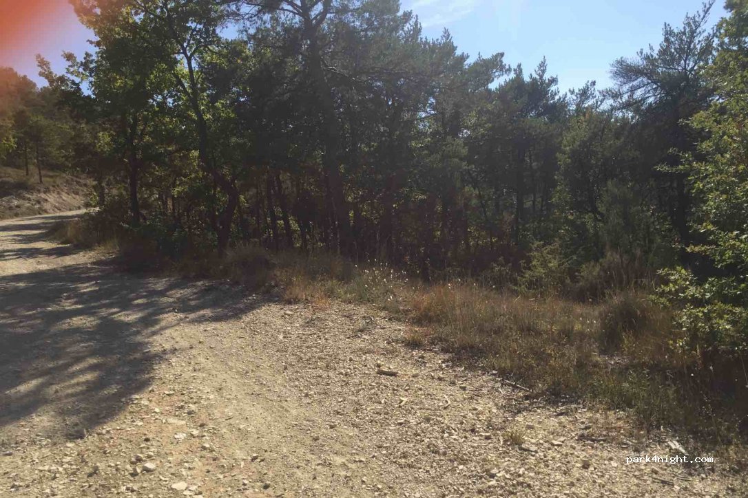 (84750) Caseneuve - Unnamed Road — foto 3