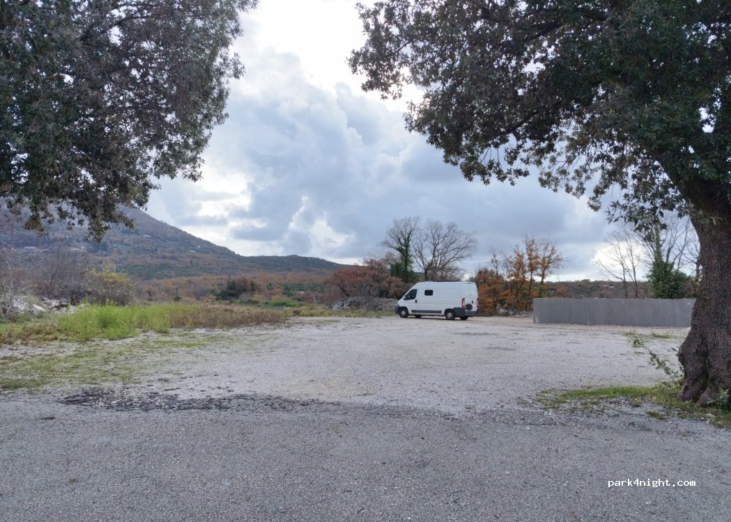(20232) Majkovi - Unnamed Road — foto