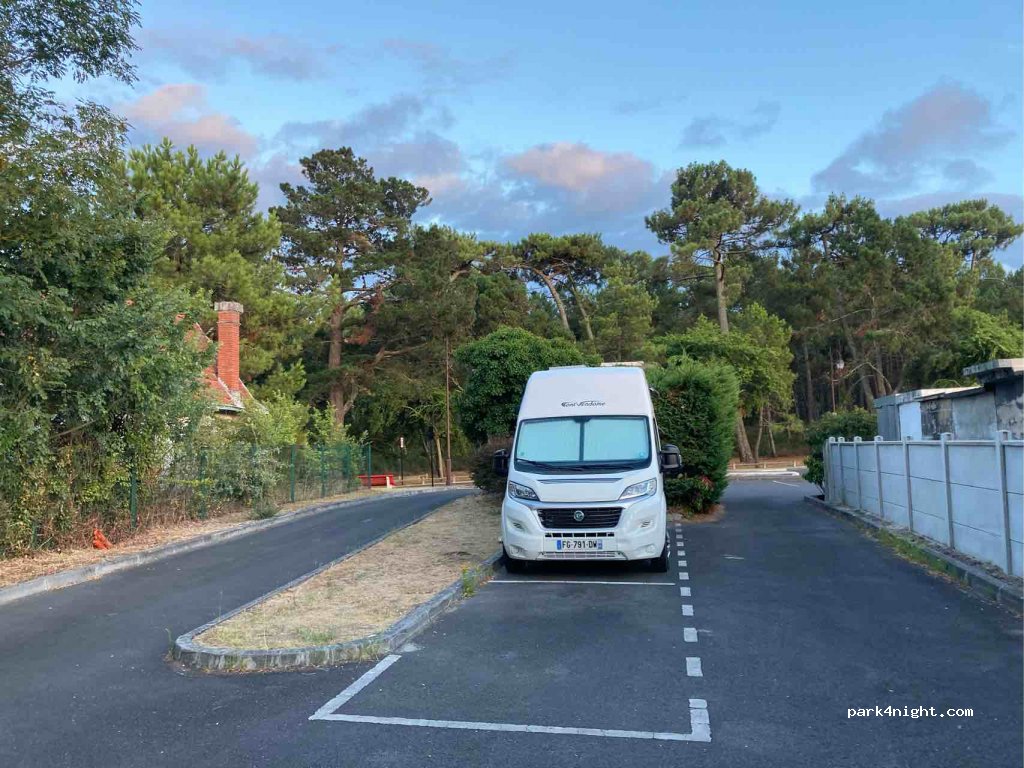 (33120) Arcachon - Avenue des Martyrs de la Résistance — foto