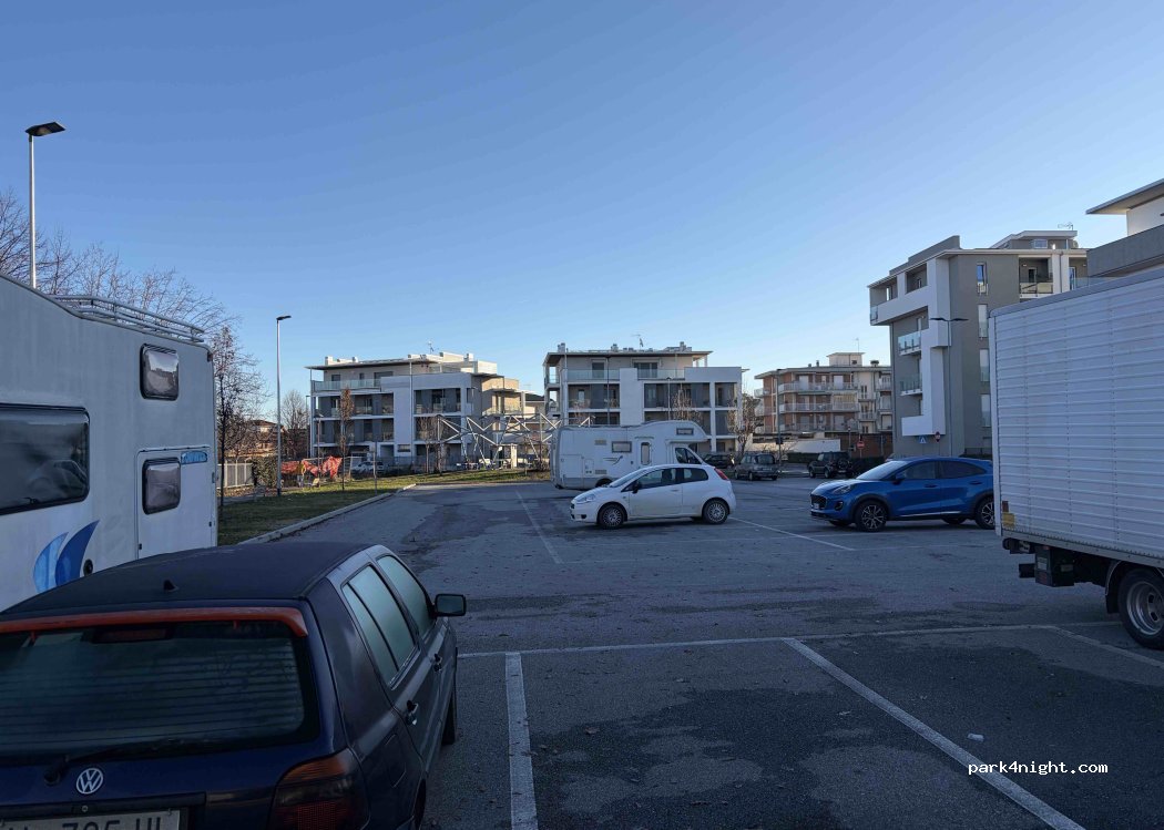 (12038) Savigliano - Via Oberdan — foto