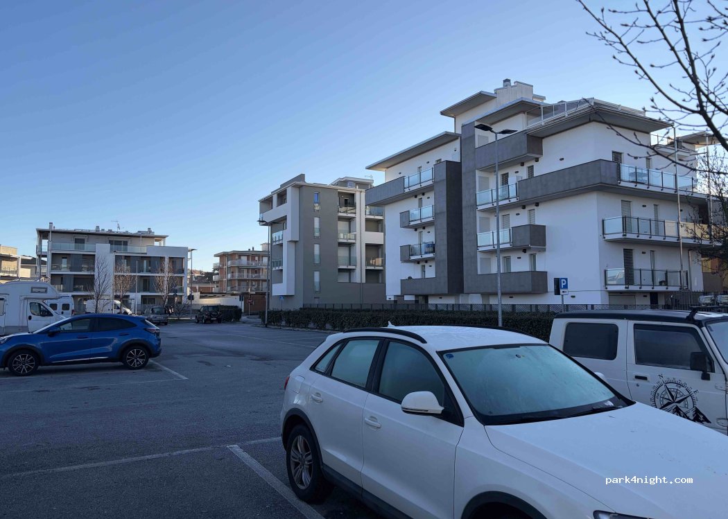 (12038) Savigliano - Via Oberdan — foto 3