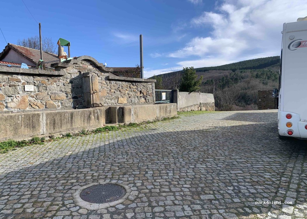 (5230-252) Vale de Frades e Avelanoso - R. do Pontao — foto