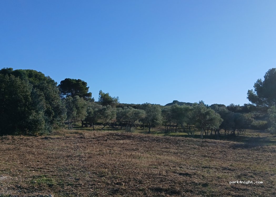 (13330) La Barben - Route d'Eguilles — foto 2