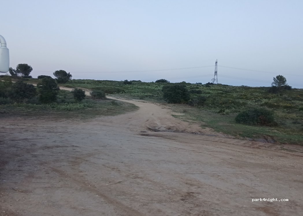(13330) La Barben - Route d'Eguilles — foto