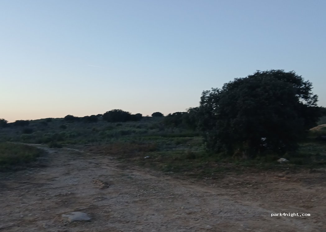 (13330) La Barben - Route d'Eguilles — foto 3