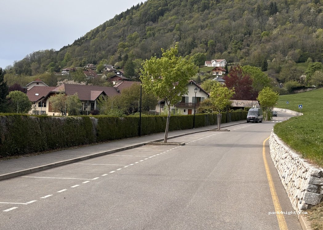 (74290) Menthon-Saint-Bernard - Route des Côtes — foto
